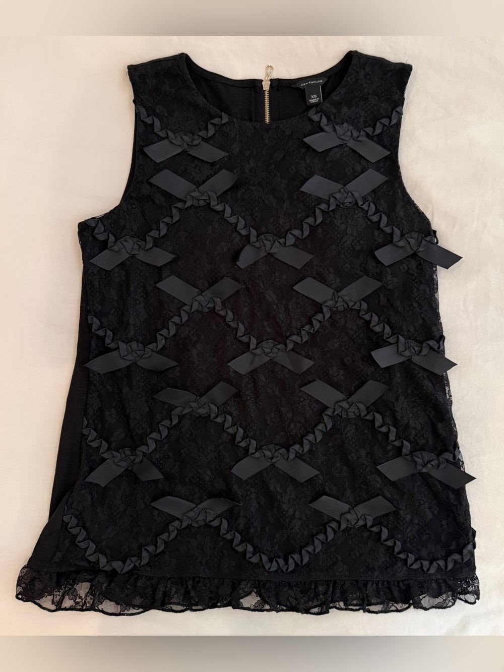 Ann Taylor black lace bow motif sleeveless top. Size XS